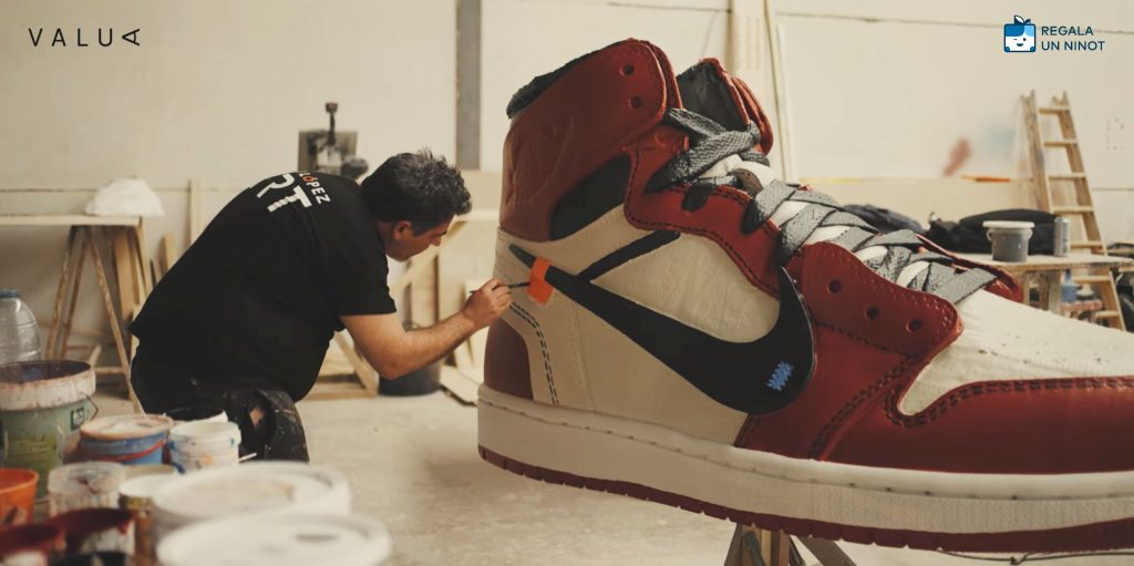 activació-marca-fira-Scapworld-figura-creativa-StreamSneakers-Jordan1-valua