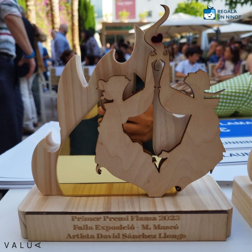 Premis-Flama-trofeus-patrocinador-regala-un-ninot