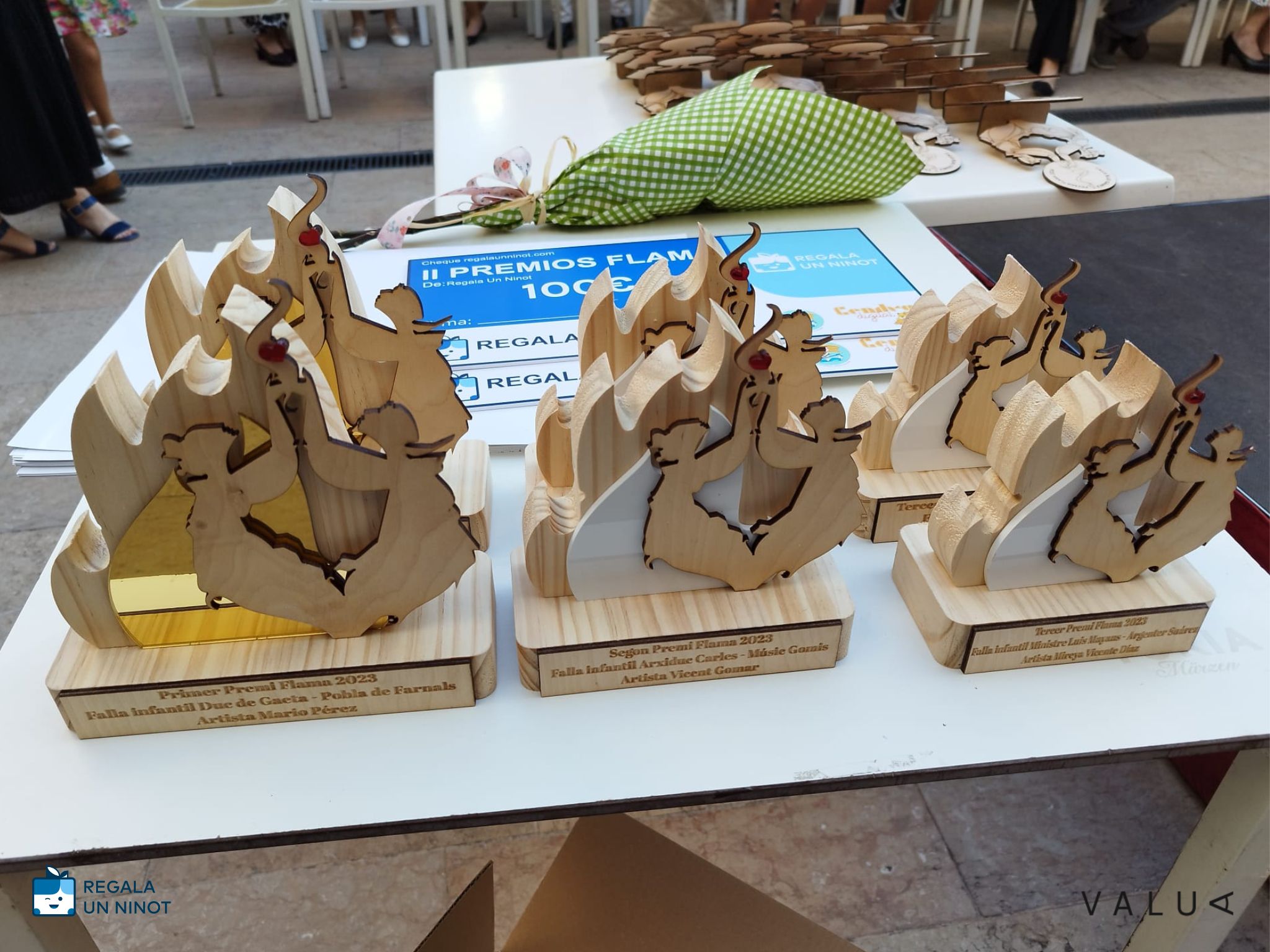Regala Un Ninot patrocinador dels II Premis Flama