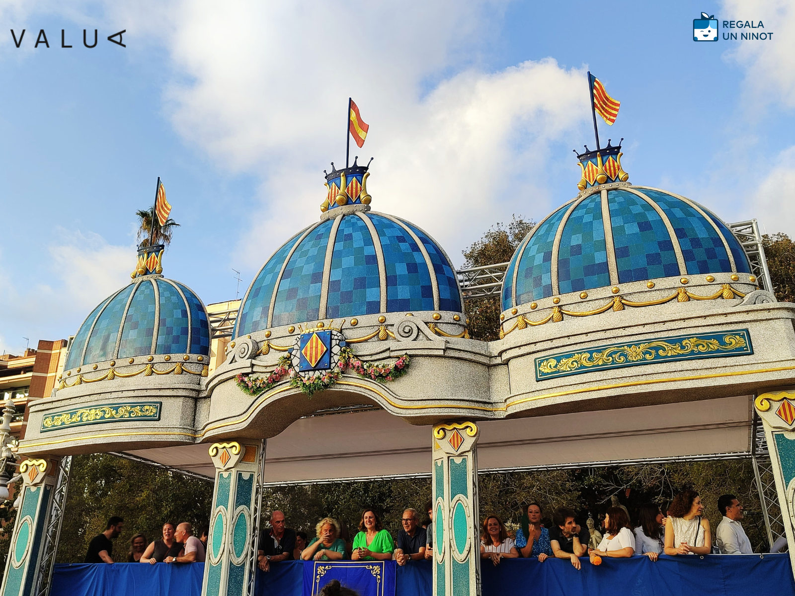 Valua realitza l’escenografia de la tribuna d’autoritats de la Batalla de les Flors