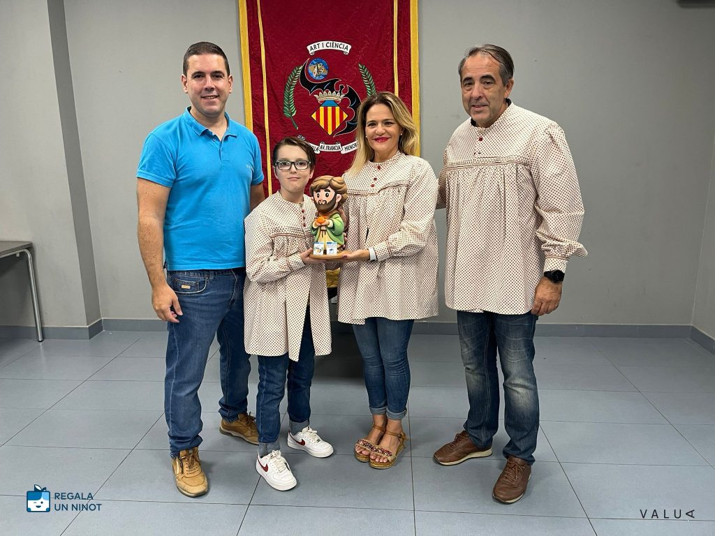 Ninot al Papa Francisco-regala-un-ninot