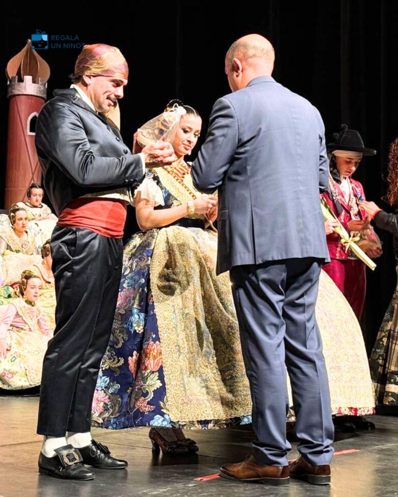 Regala un ninot, ajuntament