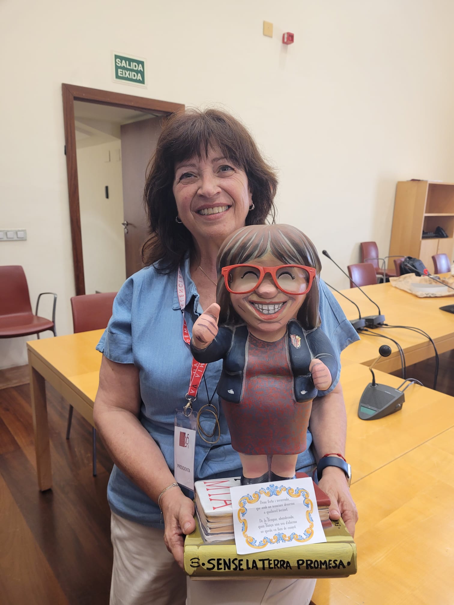 Més enllà de la placa de metall: Com els homenatges institucionals recuperen el valor de l’ofici